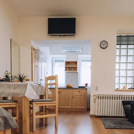 Ady 6 Apartment Senta