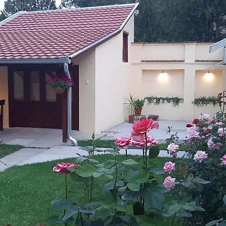 Ady 6 Apartment